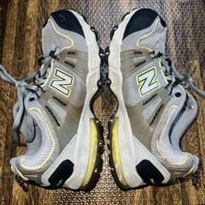 Women’s New Balance 810 all terrain Abzorb EX sneakers chunky dad shoes